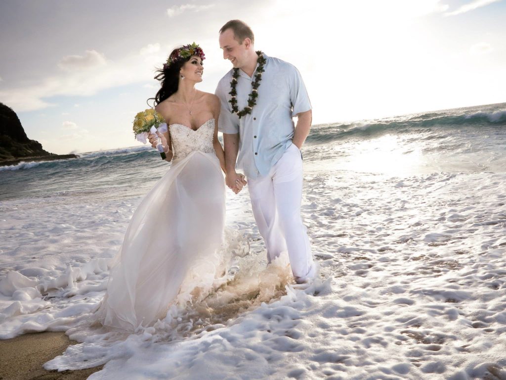 10873628_807054939359845_2959437607556278156_o-1024x768 How to Dress for a Tropical Wedding in Hawaii