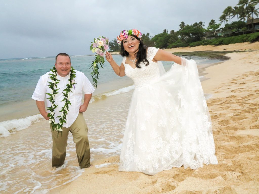 it-rained-on-their-hawaii-wedding-1024x768 FIVE TIPS TO HAVING THE PERFECT BEACH WEDDING IN HAWAII