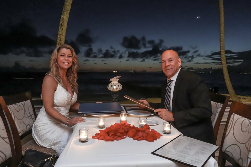 mark-and-jen-dining-1-1024x682 ADVENTURE HELICOPTER WEDDINGS IN HAWAII!